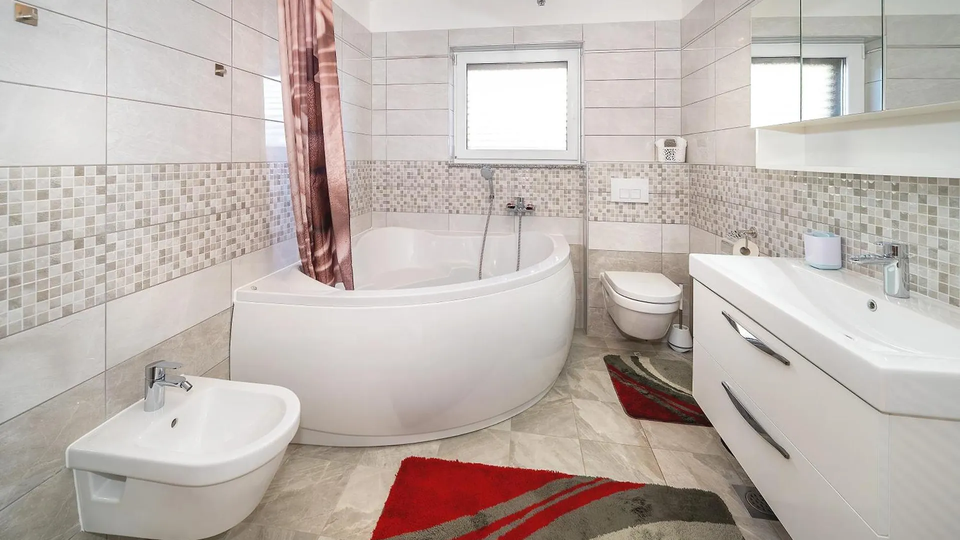 Apartment Harmonie With Jacuzzi And Terrace Jurandvor