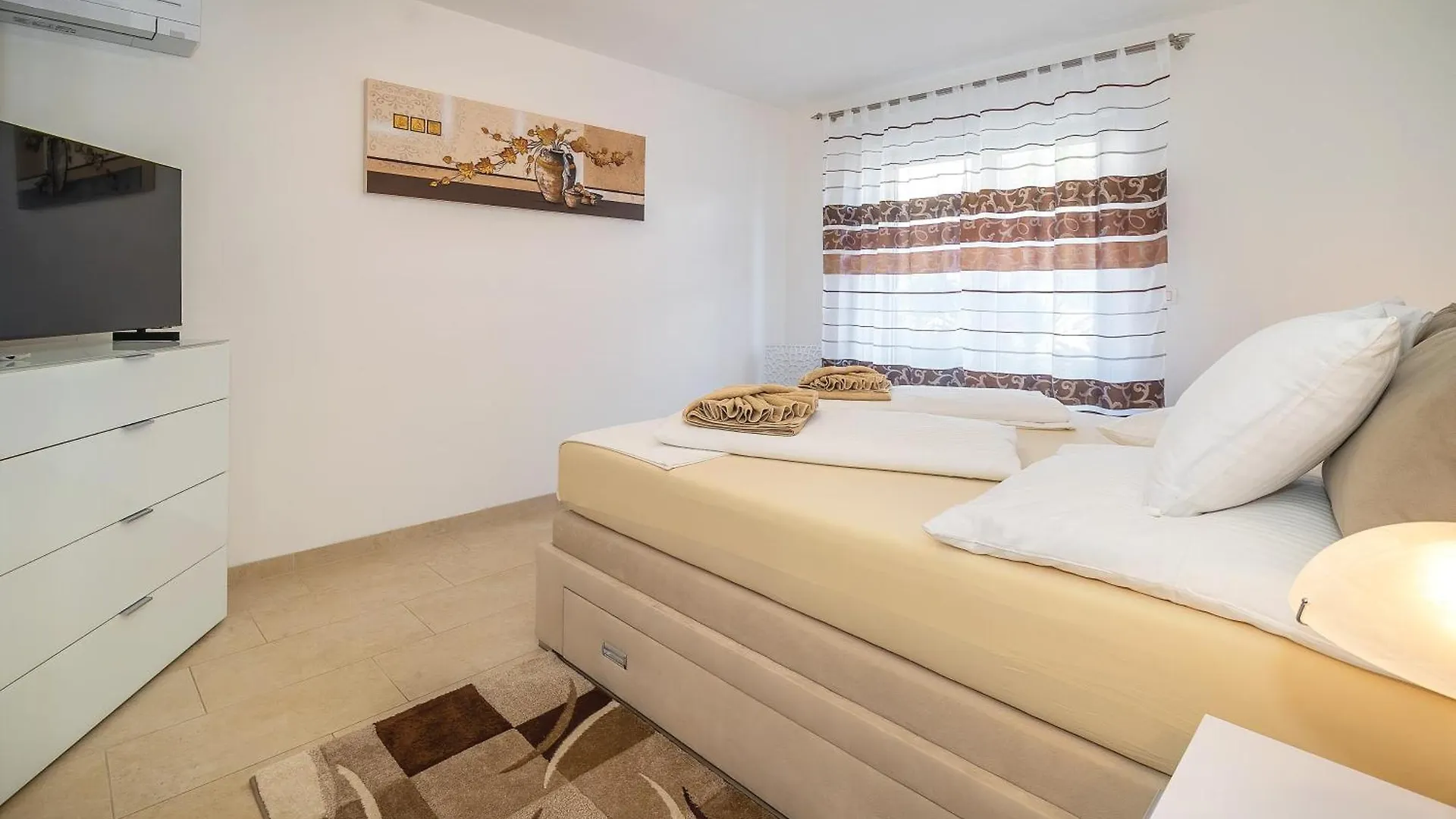 Apartment Harmonie With Jacuzzi And Terrace Jurandvor