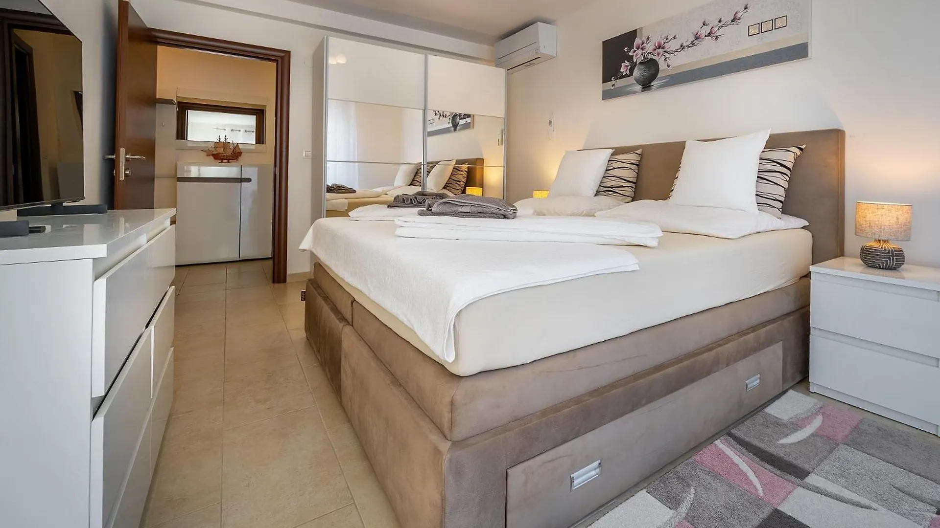 Apartment Harmonie With Jacuzzi And Terrace Jurandvor