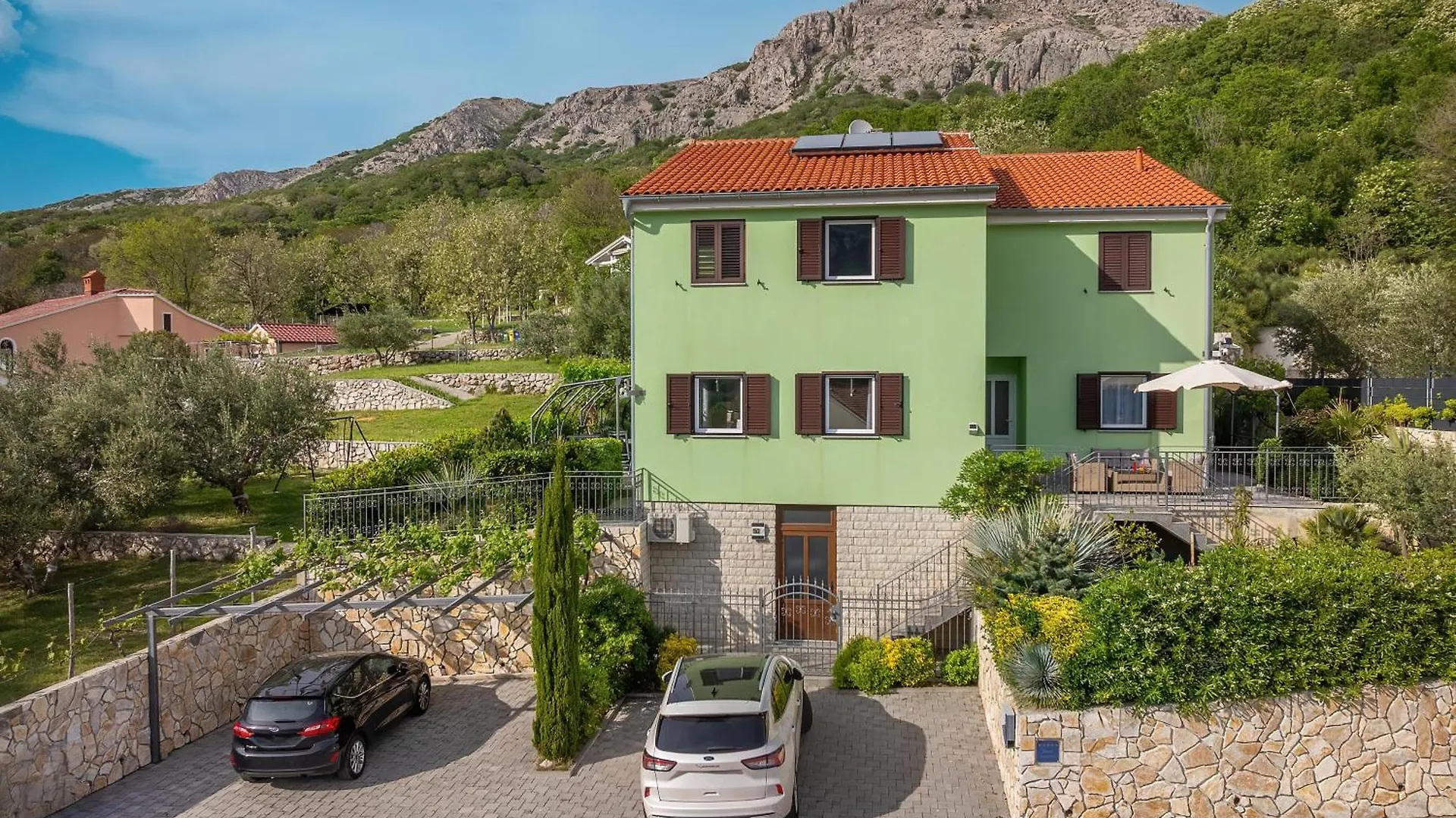Apartment Harmonie With Jacuzzi And Terrace Jurandvor