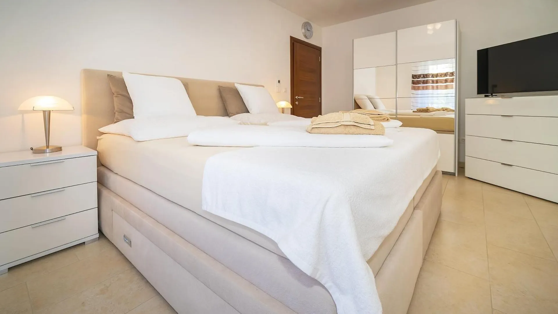 Apartment Harmonie With Jacuzzi And Terrace Jurandvor 0*,  Croatia