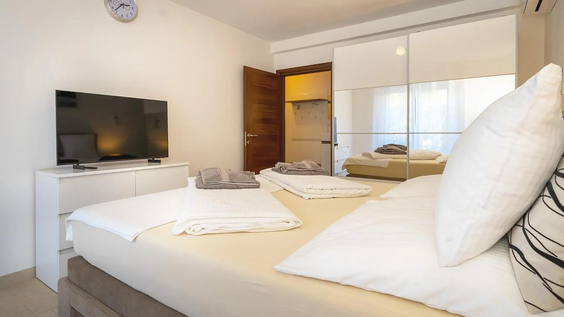 Apartment Harmonie With Jacuzzi And Terrace Jurandvor Croatia