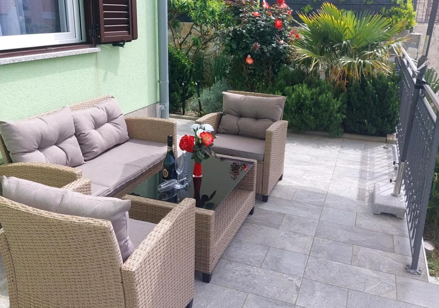 Apartment Harmonie With Jacuzzi And Terrace Jurandvor