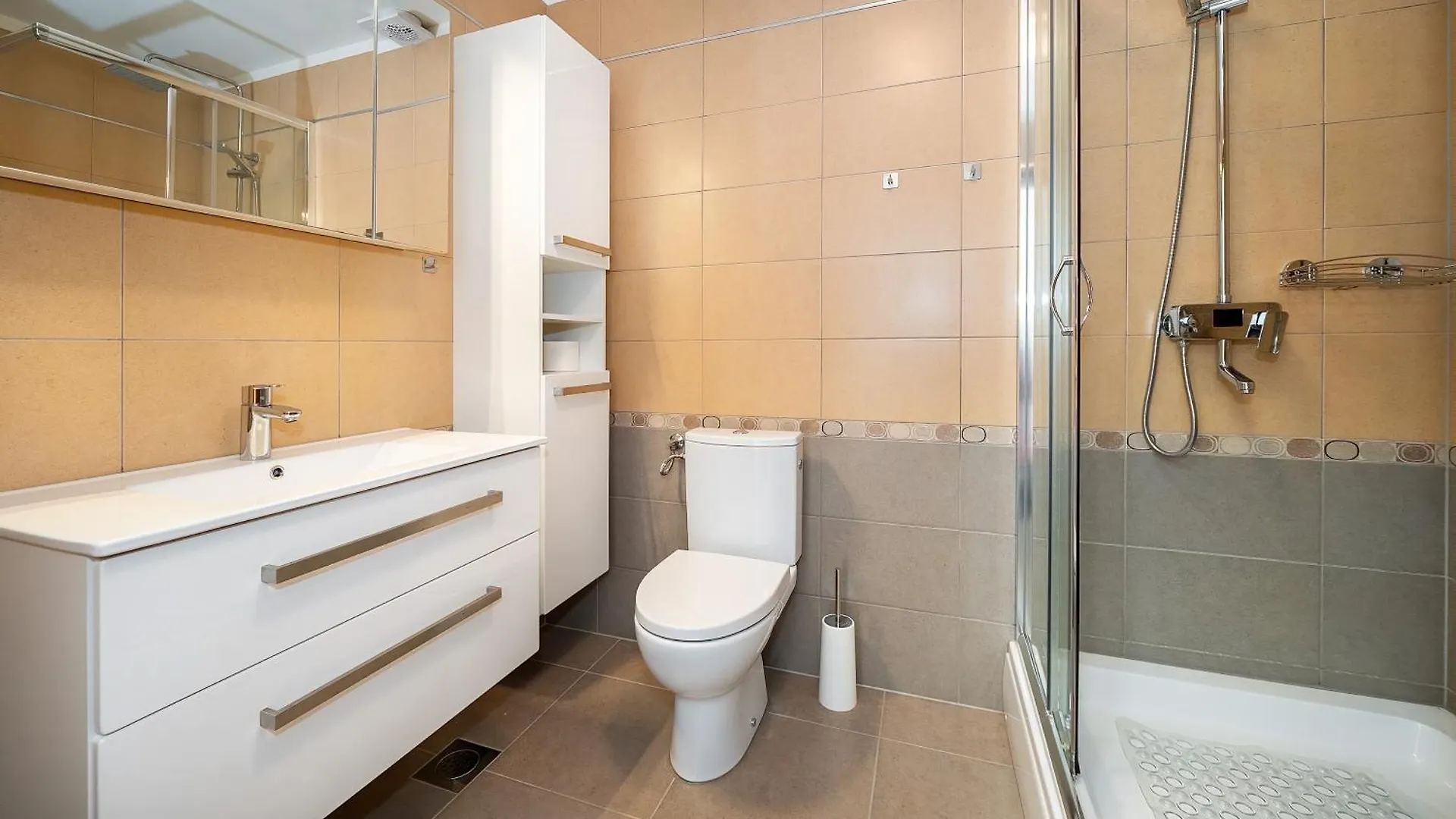 Apartment Harmonie With Jacuzzi And Terrace Jurandvor
