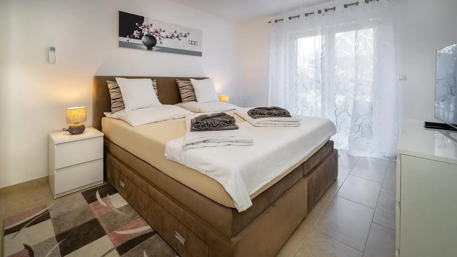 Apartment Harmonie With Jacuzzi And Terrace Jurandvor