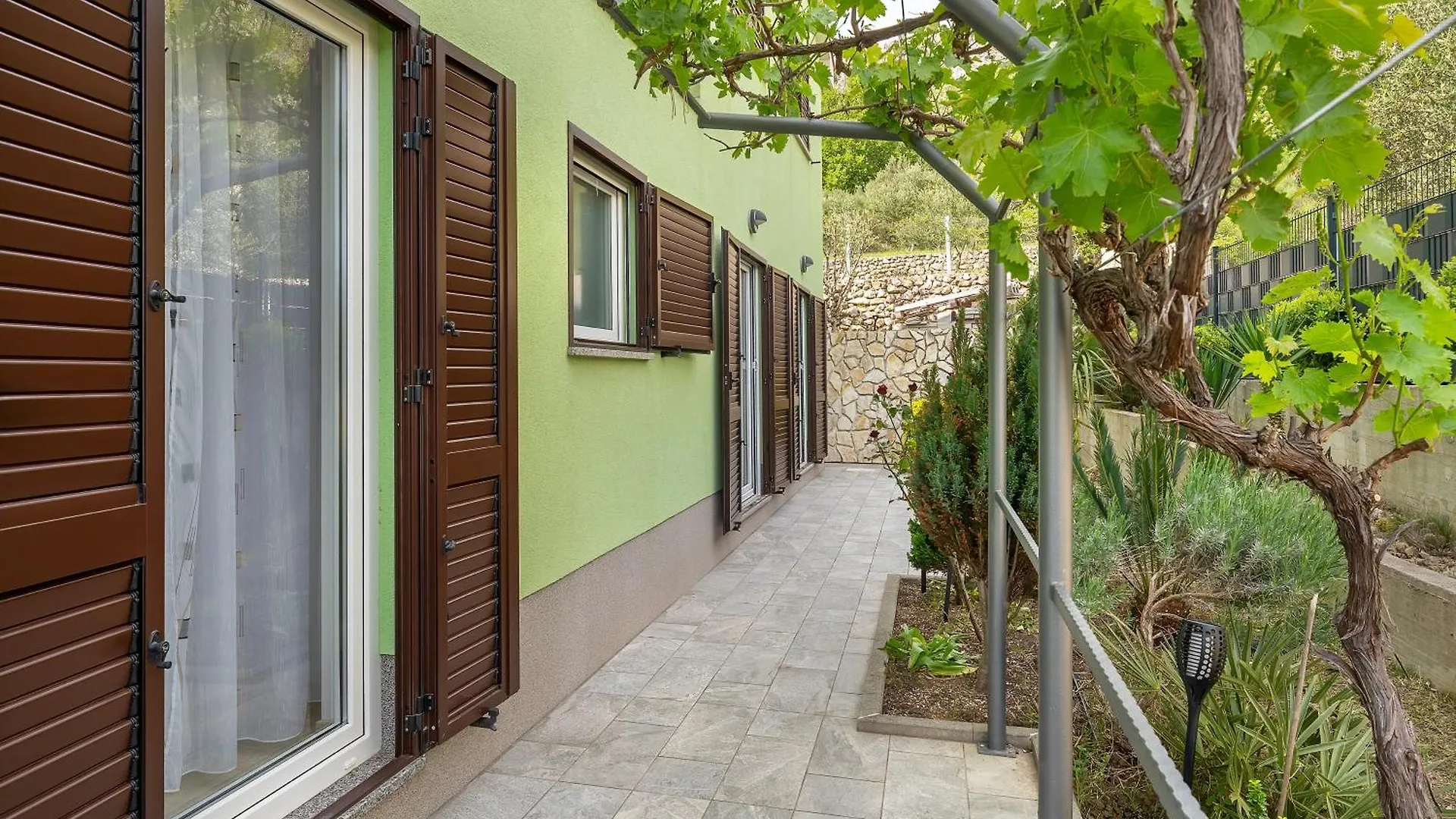 Apartment Harmonie With Jacuzzi And Terrace Jurandvor
